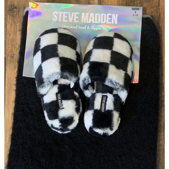 Steve Madden Checked Slipper and Oversized Scarf Wrap Set Small Size 5/6 - Picture 2 of 7